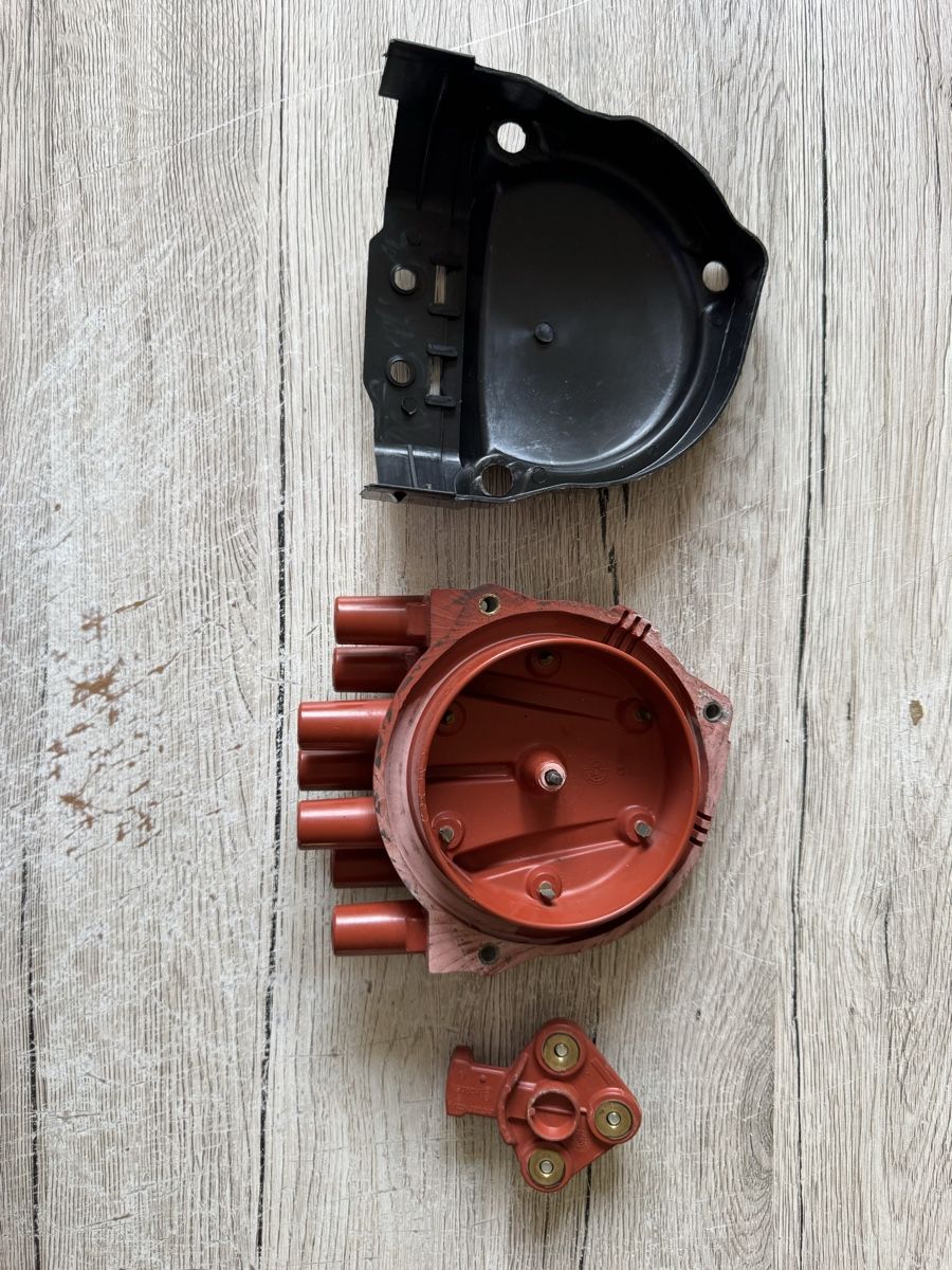 BMW Tutti pezzi di ricambio auto: Verteilerkappe BOSCH BMW E30 325ix R6Z B1987 – Usato da Würenlos venduto da Fejzo1987 1