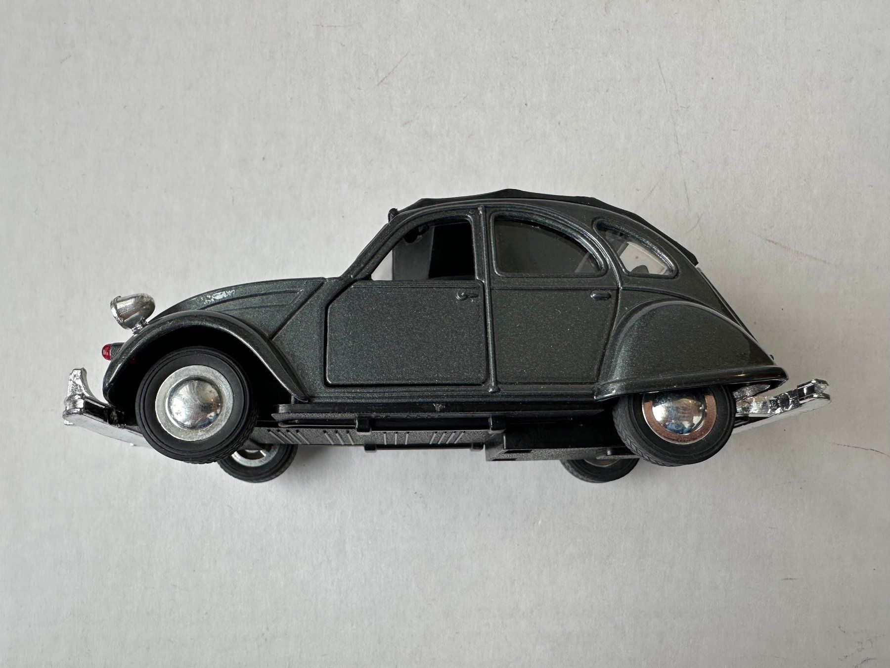Citroën Modellini d'auto: Citröen 2CV Modell, Döschwo – Usato da Adligenswil venduto da e17s15 1