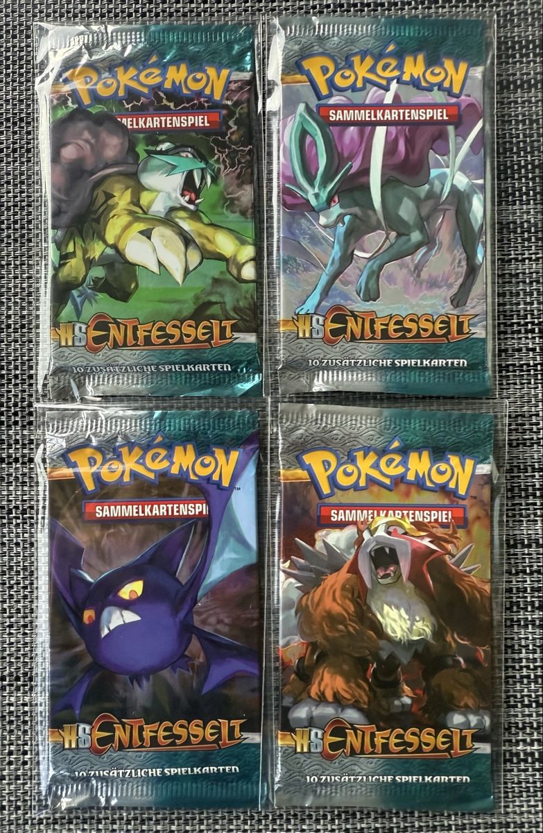 Pokémon Carte collezionabili: Ab 1.- / Pokemon 4x HS Entfesselt Booster – Nuovo e nell'imballaggio originale da Zürich venduto da Cardimon