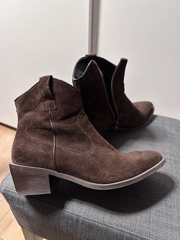 Damenschuhe: Stiefeletten Cowboy aus  Wildleder – Gebraucht aus Erlen von kla_6jrr 1