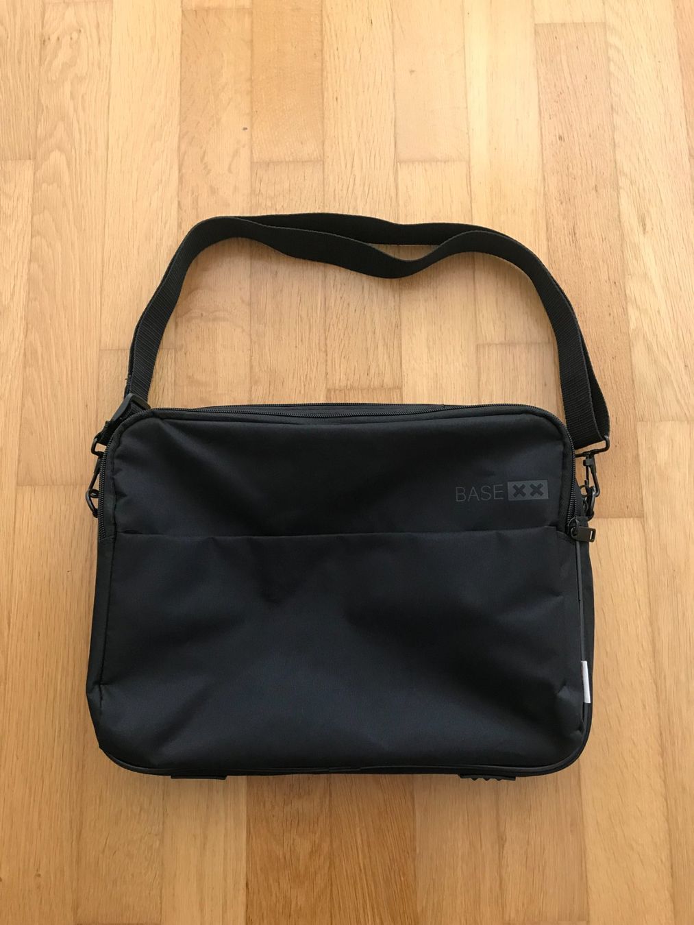 Borse: BASE XX Notebooktasche 15.6 Zoll schwarz mit Schulter – Usato da Zug venduto da Cry71 1