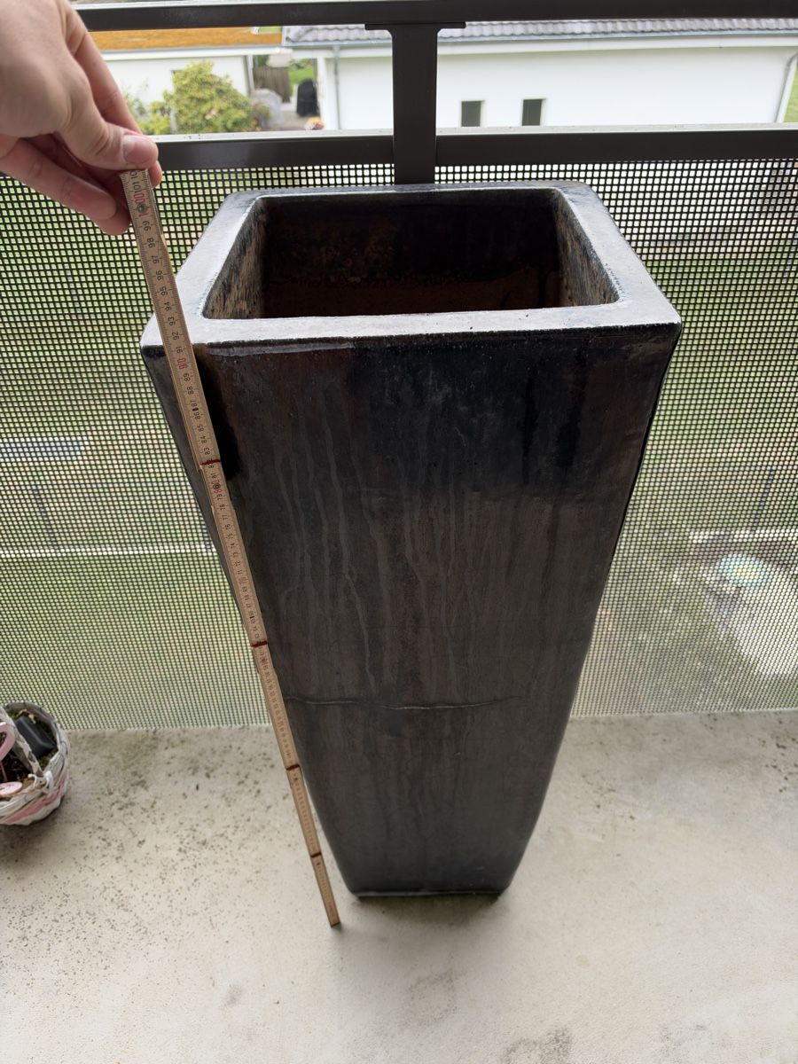 Pots de fleurs: Pflanzgefäss quadratisch dunkelgrau – D'occasion à Gränichen par vek_nd7x 2