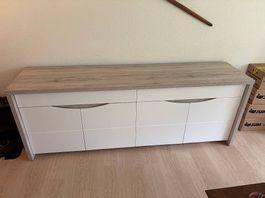 Schöne und geräumige Kommode/Sideboard