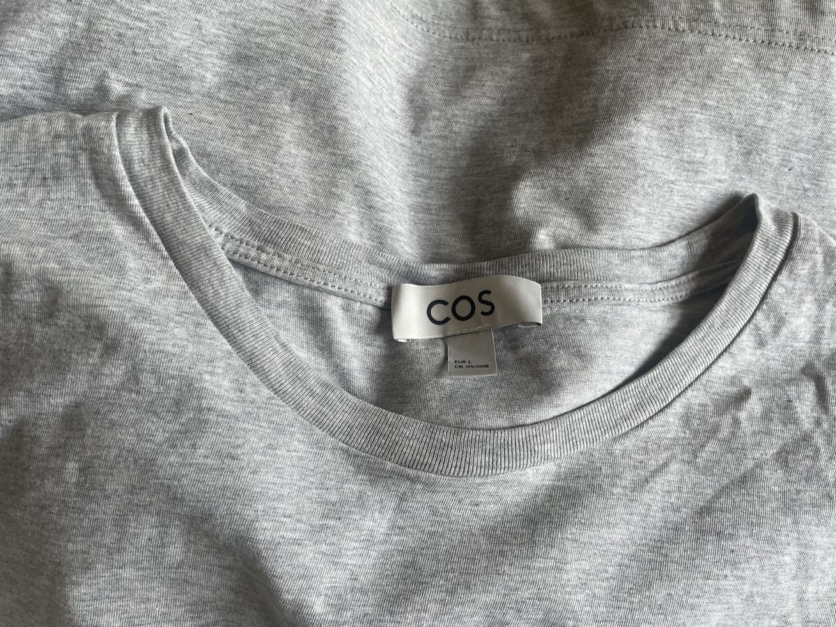 Cos T-shirts: Cos T-Shirt grau Neuwertig – Neuf (Voir description) à Schüpfheim par Nussbaum_4 1
