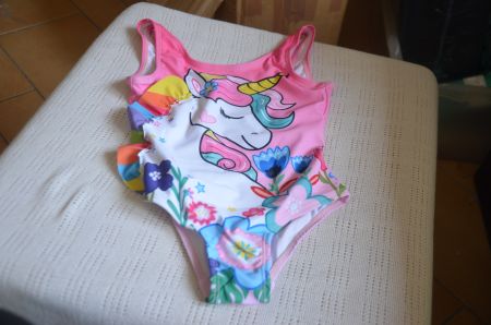 TAILLE 104 - MAILLOT DE BAIN NEU - (C)