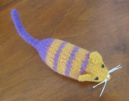 Filzmaus mit Baldrianwurzel, Handarbeit