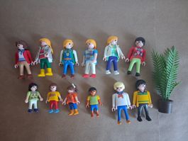 12 Playmobil Figuren . Gemäss den Bildern