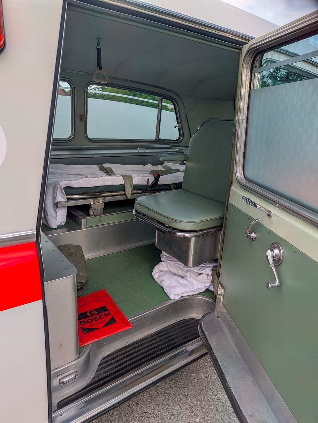 Cadillac Automobili: Cadillac Krankenwagen – Usato da Schlatt TG venduto da Rostlaube 8