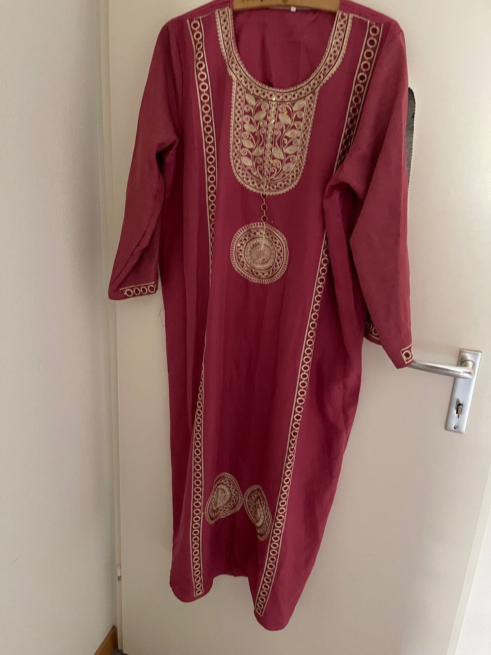 Vestiti: Schönes Kleid 👗 – Usato da Benglen venduto da Shamily