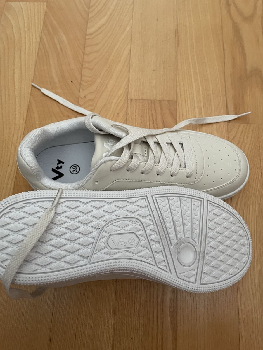 Dosenbach Scarpe da uomo: Vty Turnschuhe Weiss grösse 39 neu  – Nuovo (secondo la descrizione) da forch venduto da Draechli789