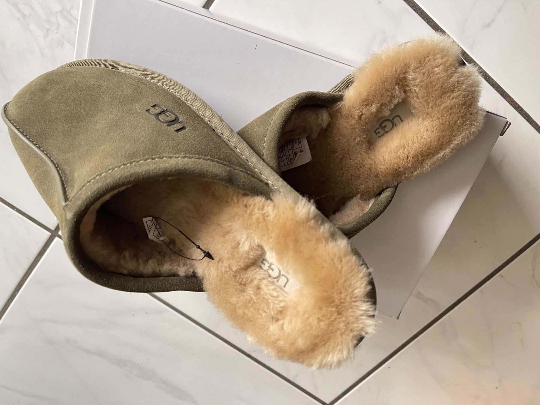 Ugg Scarpe da uomo: UGG Hausschuhe – Nuovo e nell'imballaggio originale da Fislisbach venduto da Brandopfer810 1
