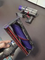 Dyson Staubsauger mit Zubehör defekt