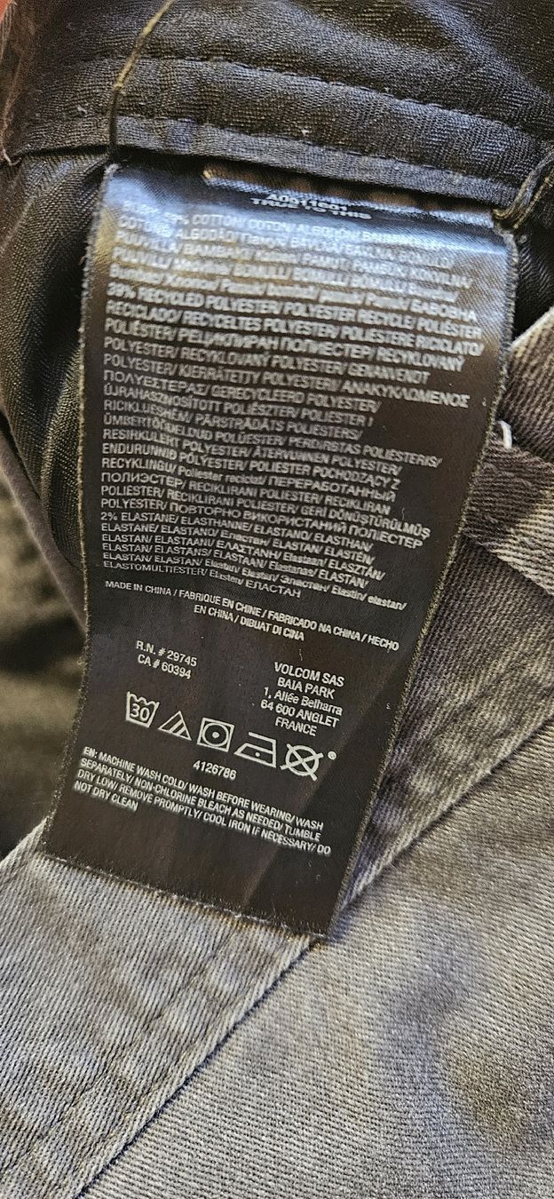 Volcom Pantaloni: Kurze Hose Volcom in grau – Usato da Münchwilen AG venduto da tim.luethy 3