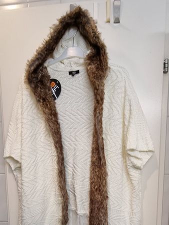 Poncho, Cape mit Kapuze, neu