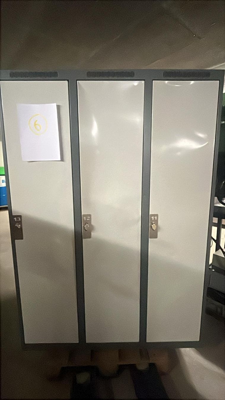 Lista Porte manteau: Lista Graderobenschrank, Spind 2fach – D'occasion à Berlingen par mar_j9wt