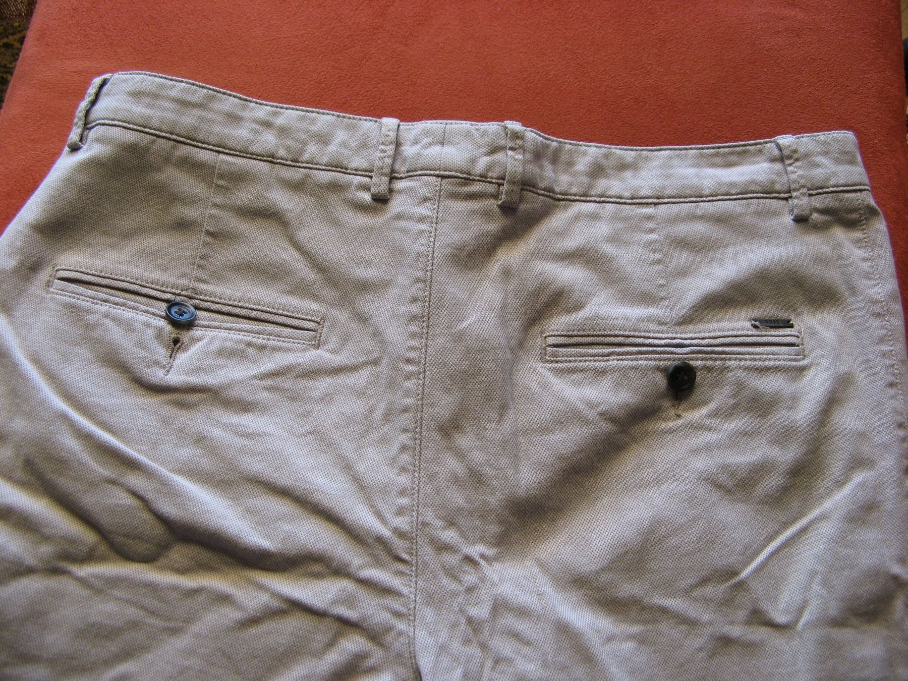 Hugo Boss Pantalons: kurze, beige Boss Shorts – D'occasion à Zürich par apil 4
