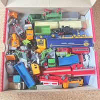Spielteugautos/ Lastwagen und Baumaschinen