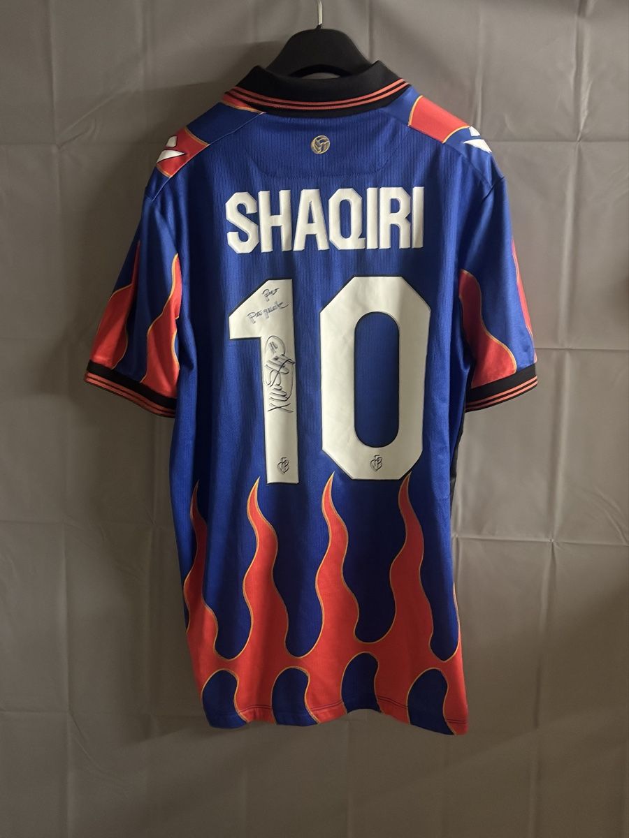 Maillots de corps & Pantalons: Fc Basel Shaqiri Trikor Signiert – D'occasion à Basel par kleinerprinz 1