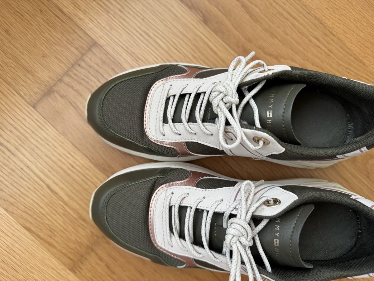 Tommy Hilfiger Scarpe da donna: Originale Tommy Hilfiger Sneakers, Gr. 39 – Usato da Winterthur venduto da mar_hcp9 1