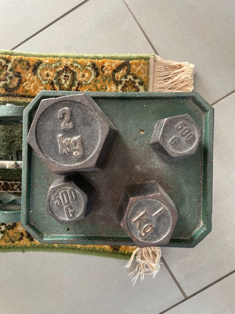 Bilance e pesi: Alte Waage mit Gewichten 75x32cm – Usato da Gelterkinden venduto da RemoViscardi 2