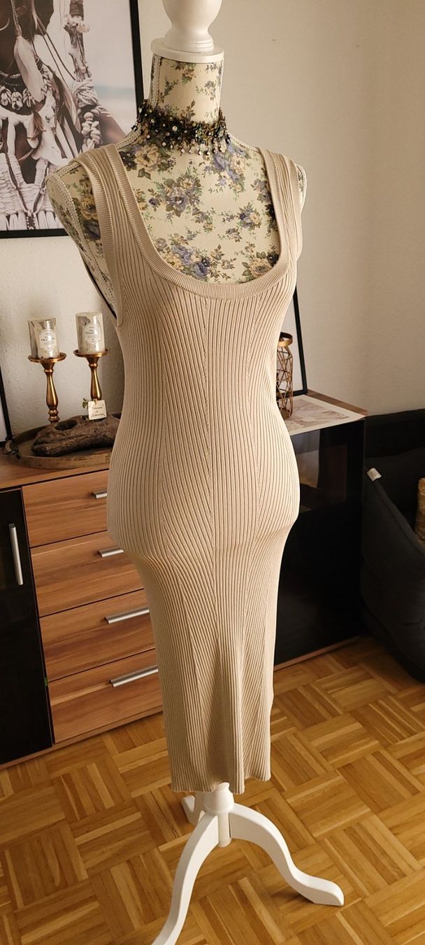 H&M Kleider: Geripptes Kleid H&M Gr.40 neuwertig – Gebraucht aus Oberaach von Svea11