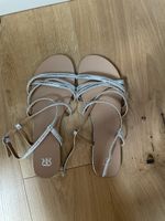 Silberne Riemchensandalen, ideal für den Sommer, Gr. 40