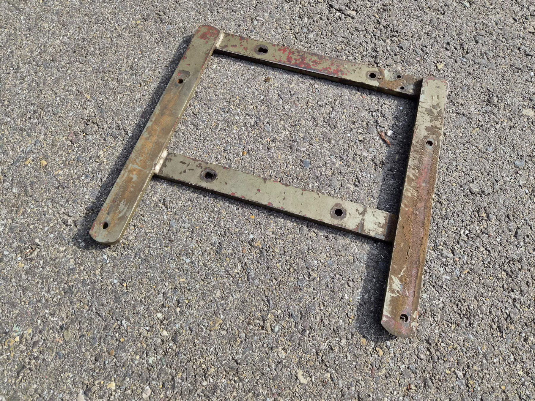 Hürlimann Trattori: Original Hürlimann Oldtimer Traktor Grundplatte Sable Sitz – Usato da Dürnten venduto da Bachtel84 4