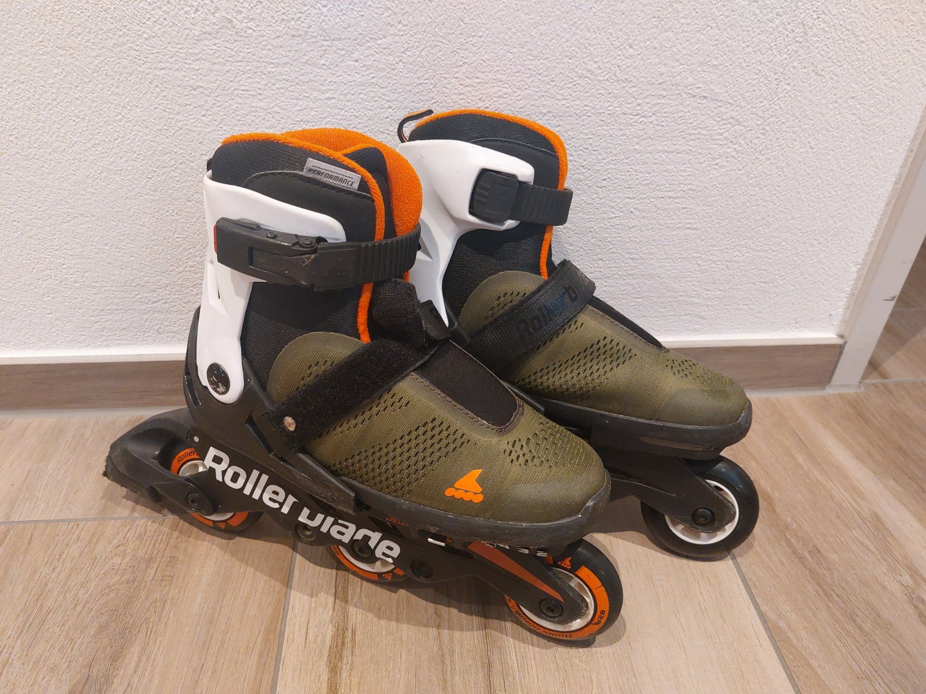 Patins à roul. & inline: Inline der Marke Rollerblade Gr. 33-36.5 inkl. Protektoren – D'occasion à Buchs LU (Dagmersellen) par Deydey7 1