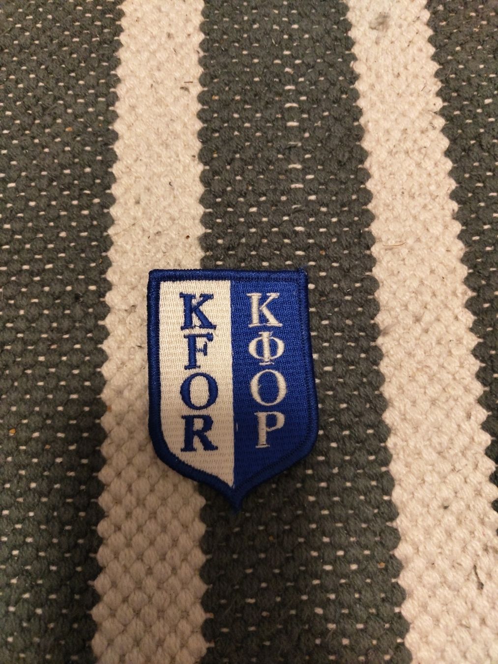 Swisscoy Placchette & Badge: Kfor Badge mit Klett – Usato da Jona venduto da thePAYCORN