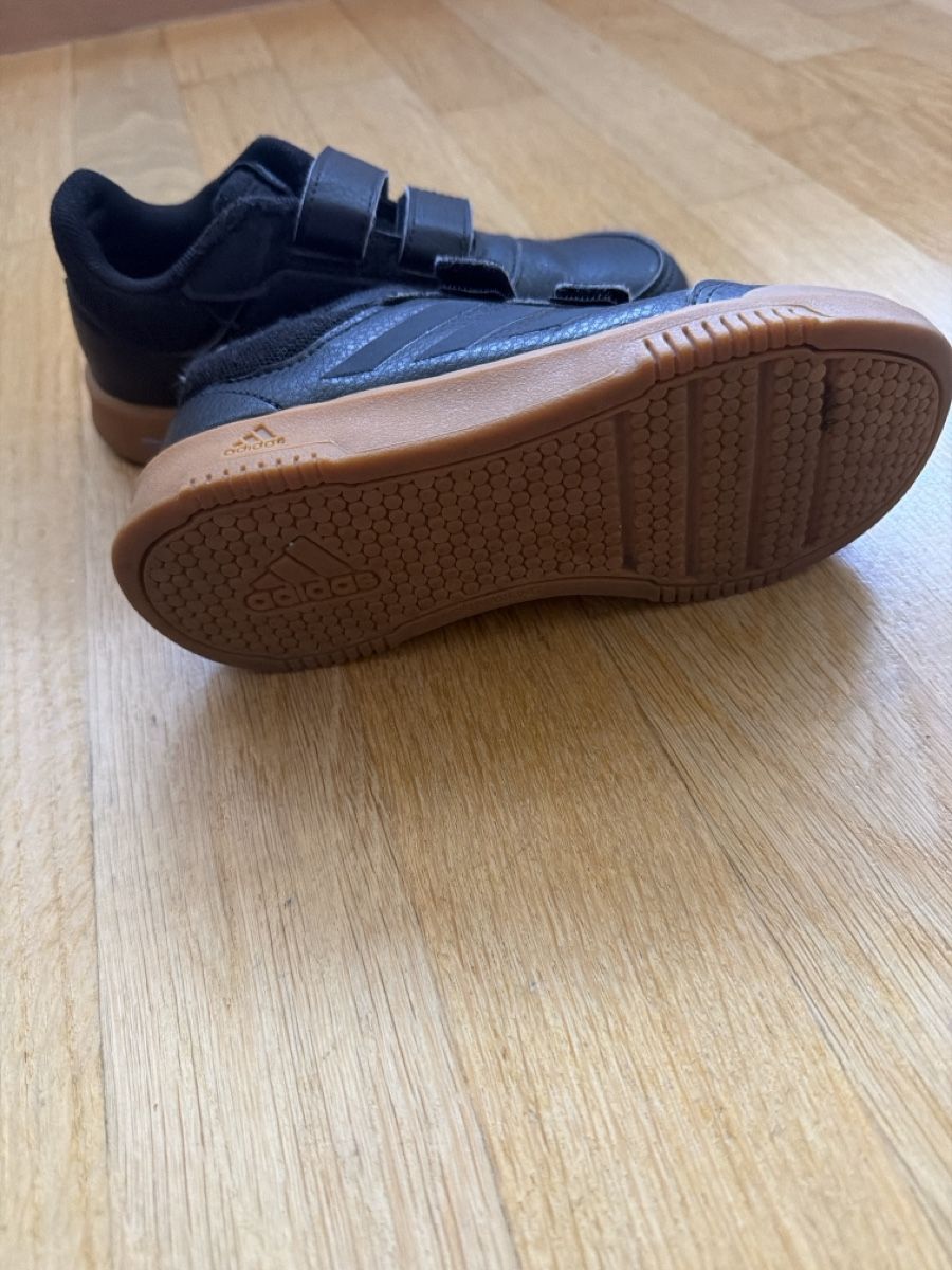 Schuhe für Jungen: Adidas Schuhe gr31 – Gebraucht aus Bern von Tweety5611 1