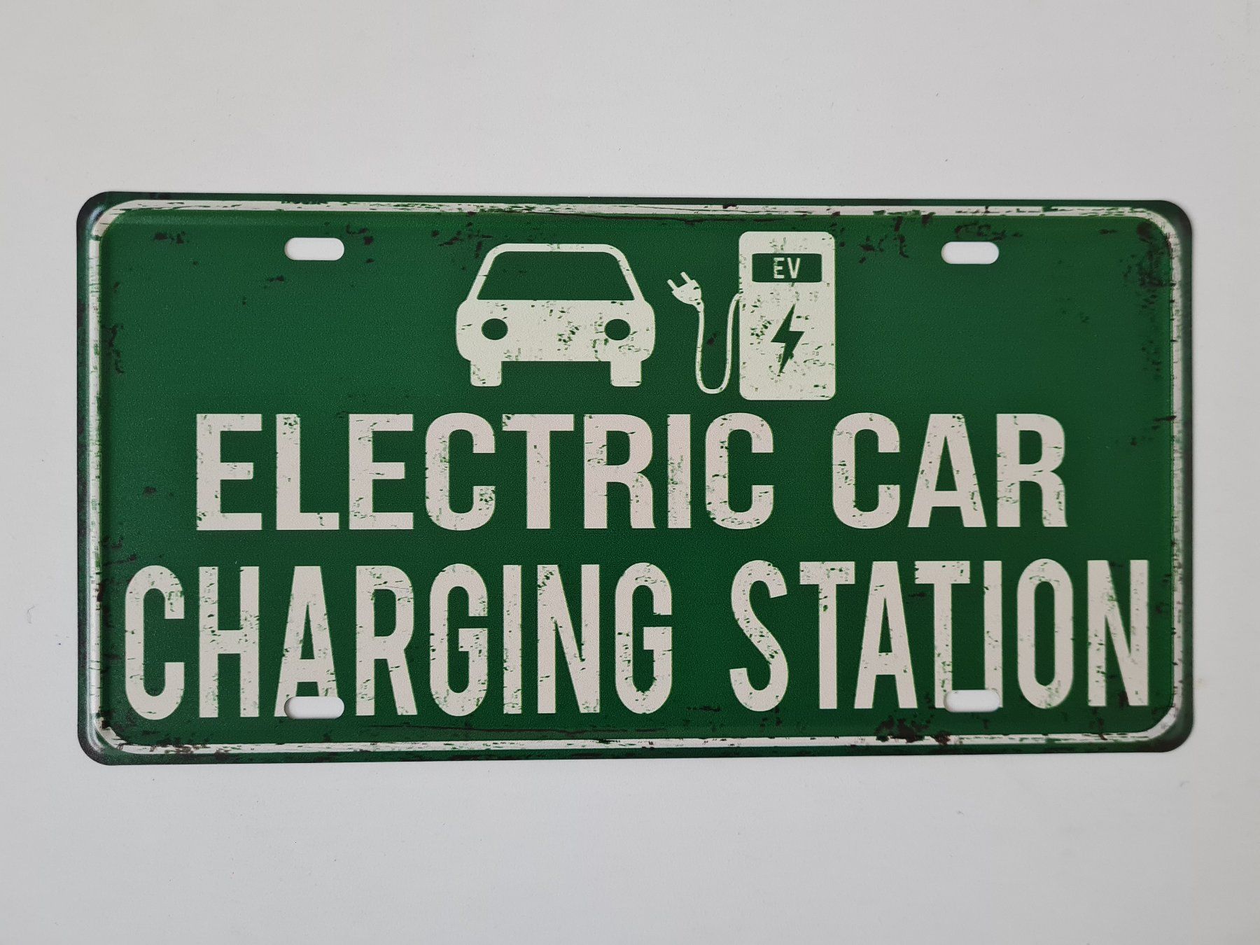 Insegne: Neues Deko Blechschild "ELECTRIC CAR CHARGING STATION" – Usato da Tumegl/Tomils venduto da Steinschleuder-Shop