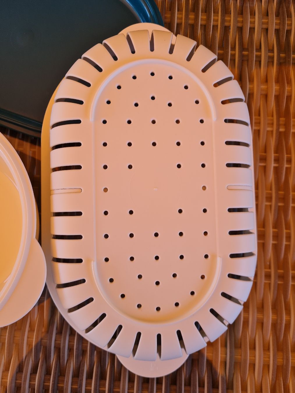 Tupperware Contenitori & Simili: Tupperware Siebservierer  oval, türkis neu – Nuovo (secondo la descrizione) da Münsingen venduto da Cuci31 3