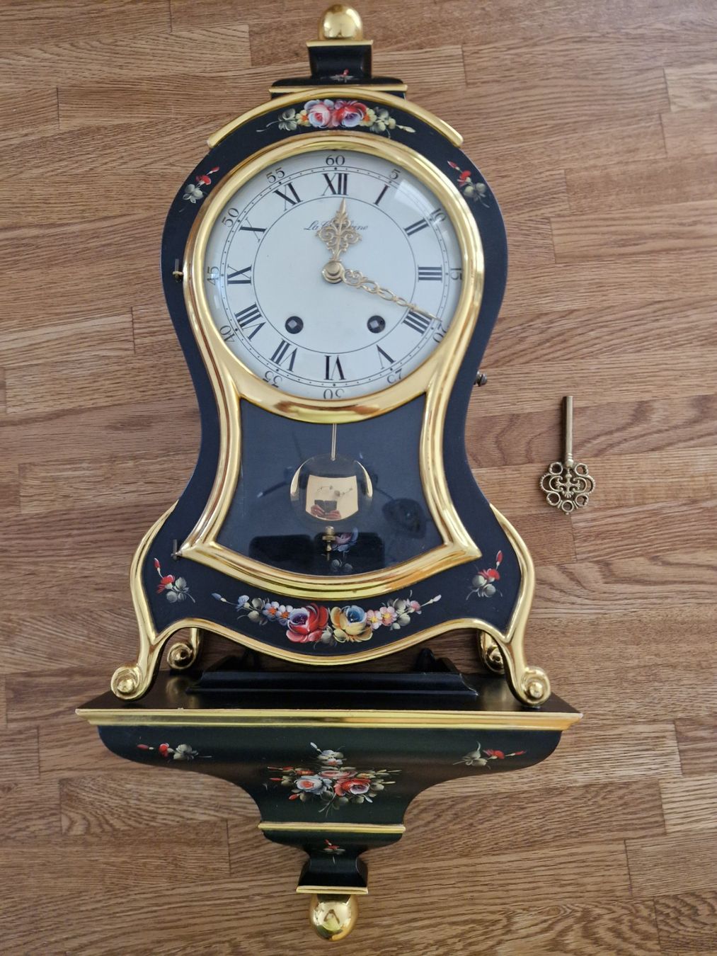 Stand- & Wanduhren: Wanduhr La Chatelaine schwarz mit Blumen – Gebraucht aus Münsingen von Geeskile 5
