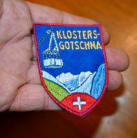 VINTAGE Badge KLOSTERS GOTSCHNA nos ST. GALLER STICKEREI