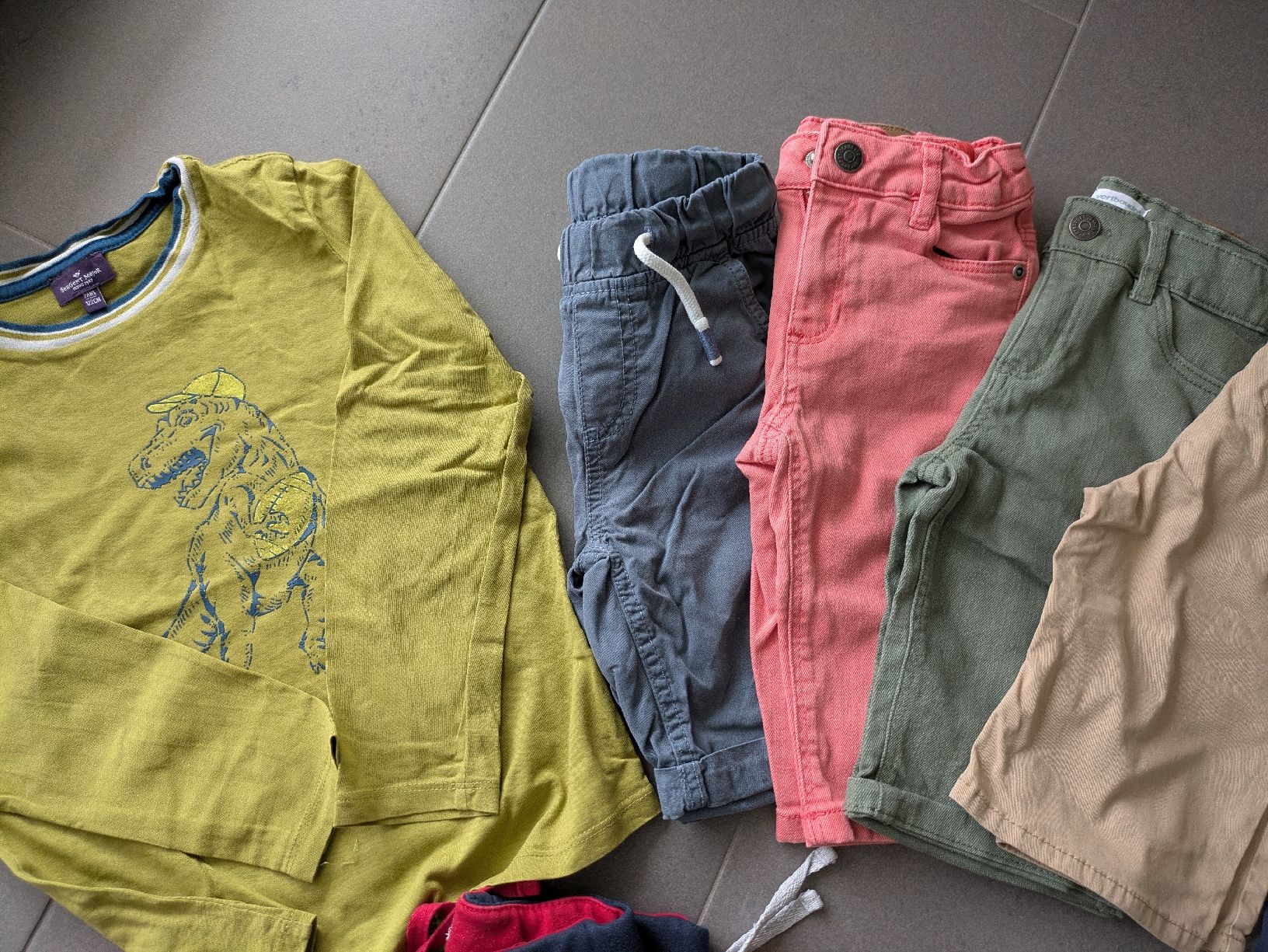 Lotti & Set di vestiti: lots de vêtements 116cm – Usato da Ittigen venduto da Flopom 2