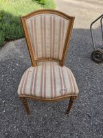 Restaurationsbedürftiger Stuhl mit Charme zu verkaufen! (
