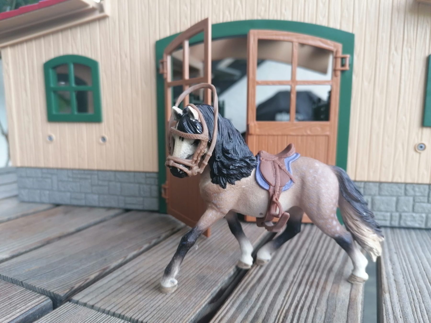 Schleich Sonstiges Spielzeug & Basteln: Schleich Pferde Quartett mit Sattel – Gebraucht aus Salenstein von  4