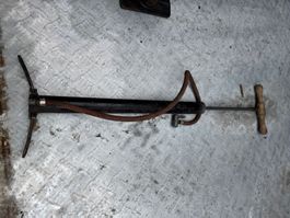 Original Handpumpe zu Land Rover Serie.