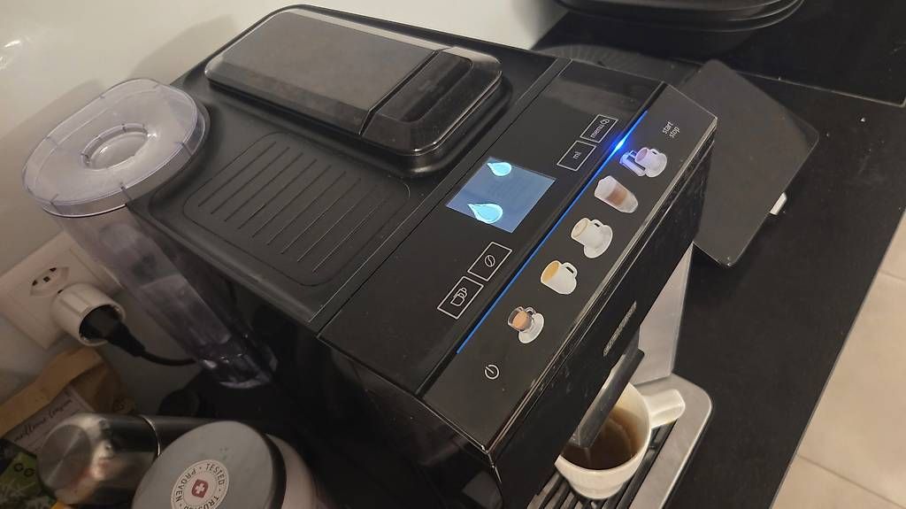 Macchine per caffè & Macchine per espresso: Machine à café automatique grain Siemens EQ500 – Usato da Gilly venduto da Florfil 1