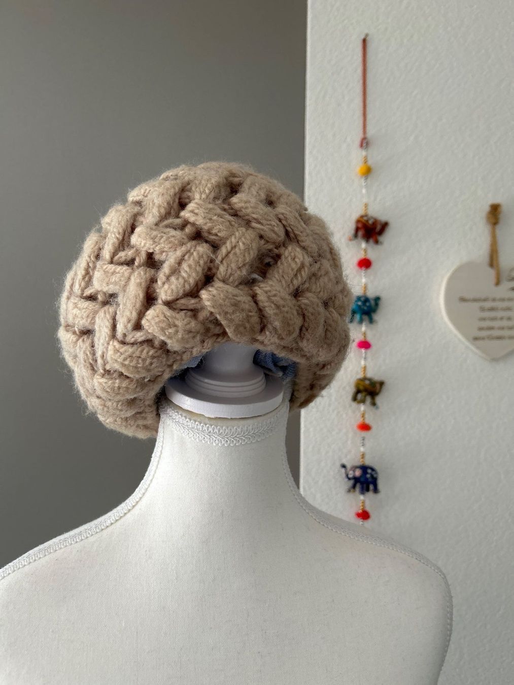 Hüte, Mützen & Caps: Warme Strickmütze in beige – Gebraucht aus Brunnen von Nala2929 1