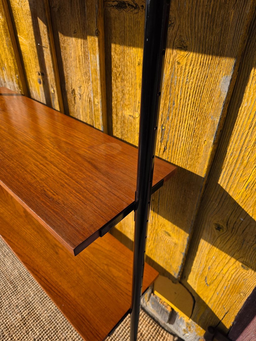 Regale: Mid Century  Teak Teleskopregal – Gebraucht aus Haslen AI von Vintagelix 5