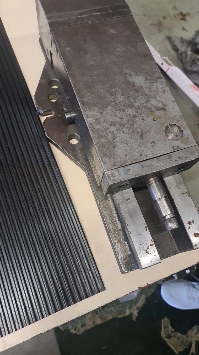 Altro per industria metallurgica: Maschinenschraubstock – Usato da Egerkingen venduto da ogi3131 1