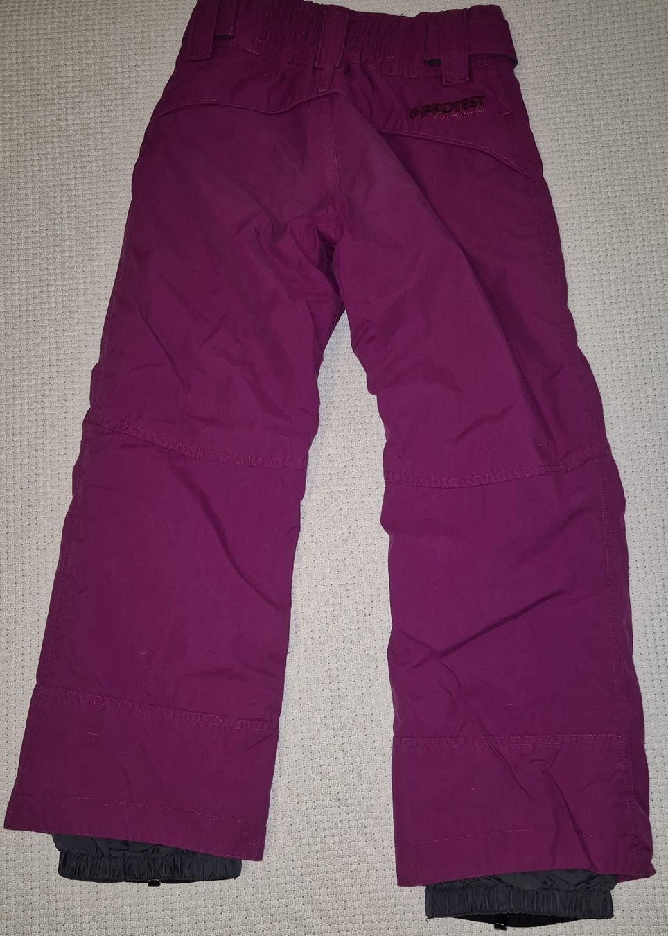 Sci: Pantalon de ski Protest violet taille 128 usagé – Usato da Le Locle venduto da Arya4 3