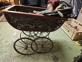 Antiker Puppenwagen, Rarität - mit Puppe zu verkaufen! (S)