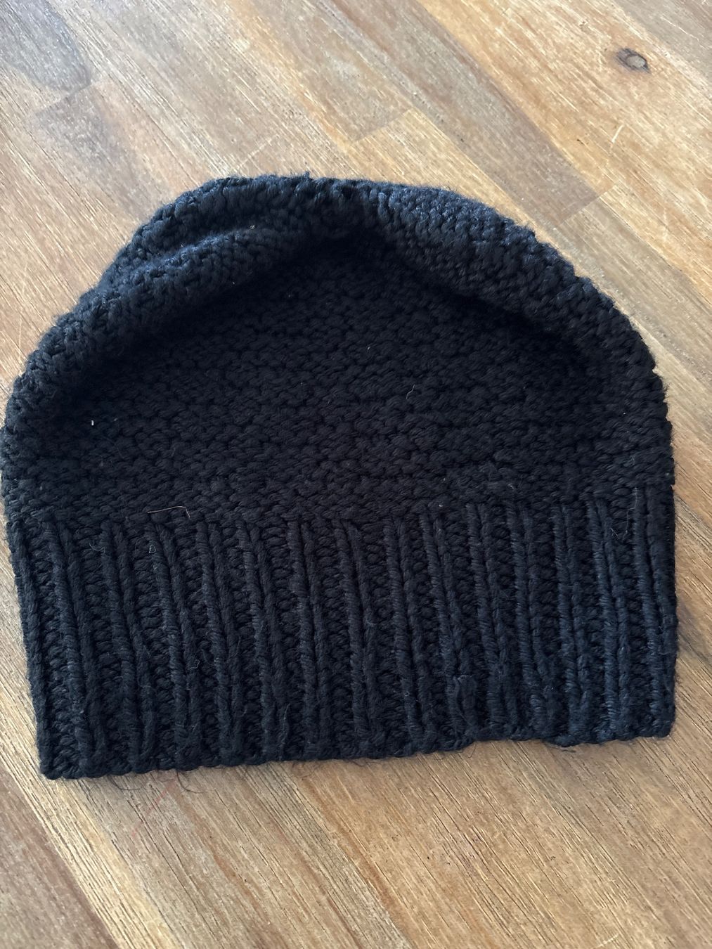 Chapeaux, bonnets & casquettes: Strickmütze Schwarz – D'occasion à Schübelbach par S1CH 1