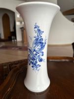Meissen Vase blaue Blume, ca 26 cm