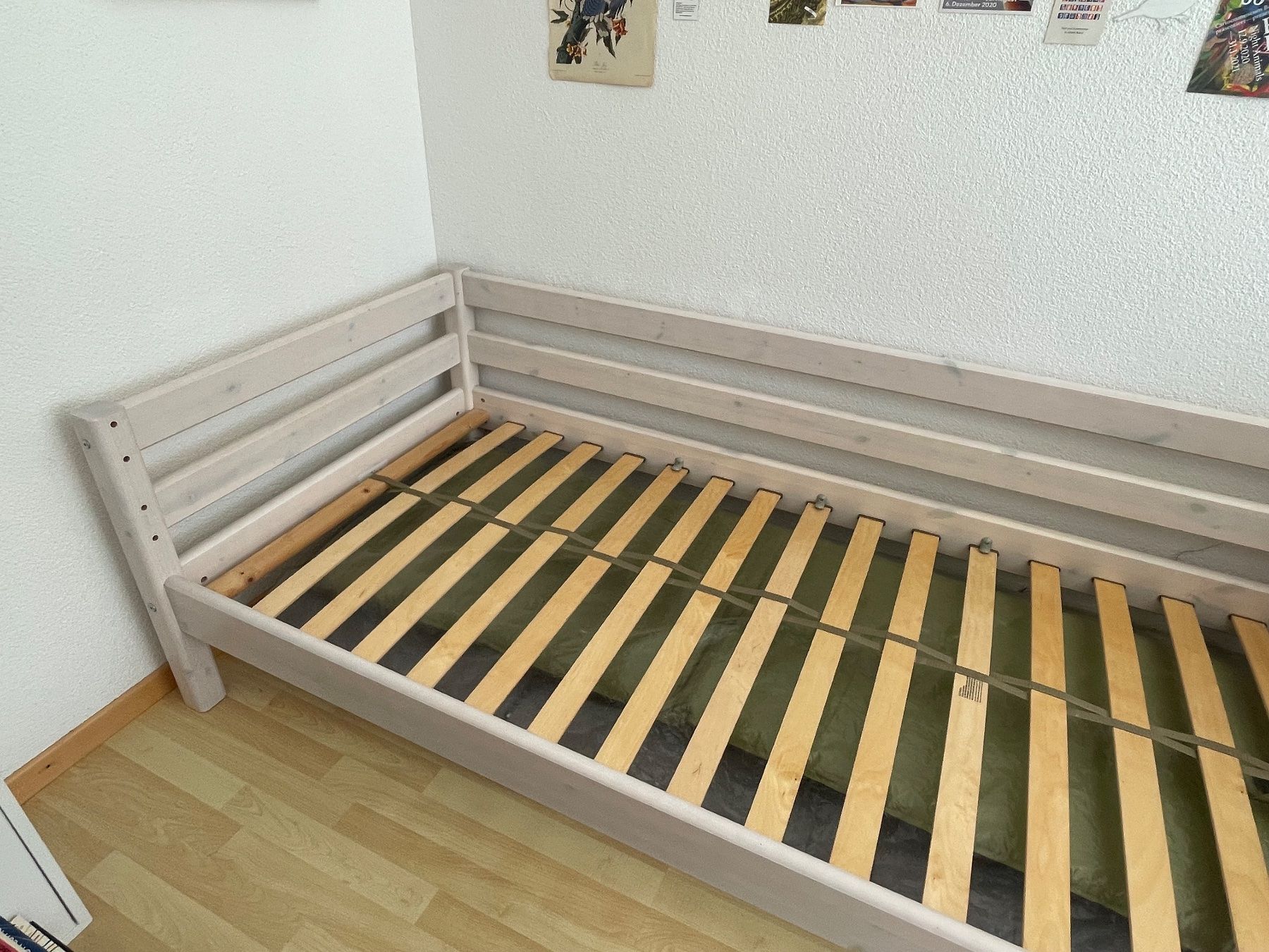 Betten: Weisses Holzbett – Gebraucht aus Ehrendingen von emi_l577 1