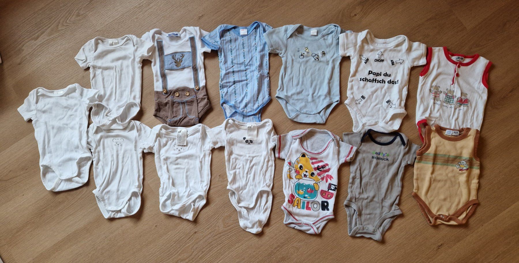 H&M Lotti & Set di vestiti: 11 Kurzarm Bodys und 2 Trägerbodys Gr. 62/68 – Usato da Dreien venduto da vaniih93