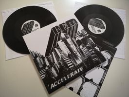 R.E.M. – Accelerate