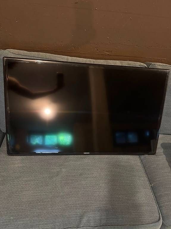 Appareils TV: Samsung UE40F6340SS 40" Full HD Smart TV – D'occasion à Dällikon par mar_pjv5